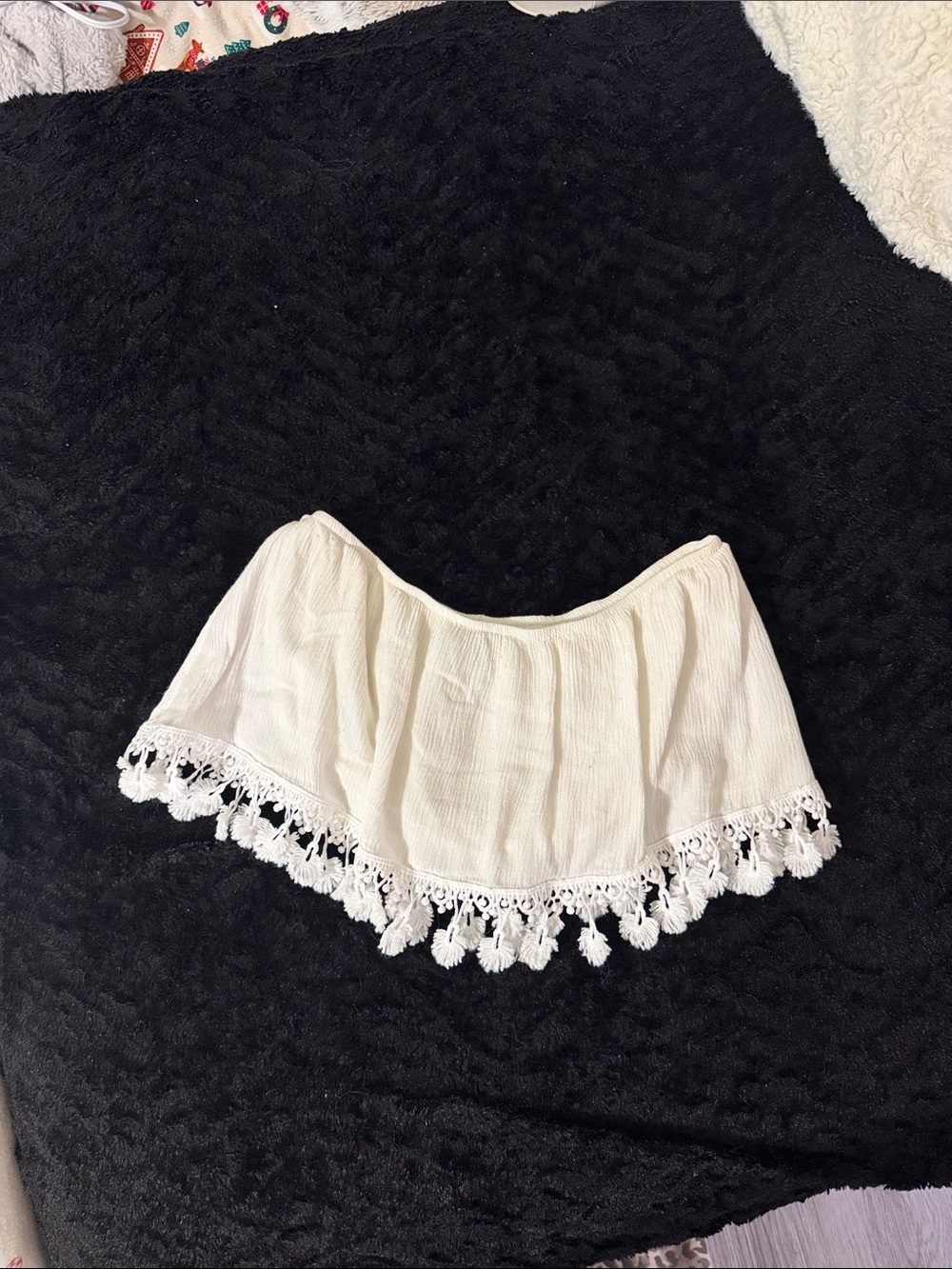Lulus White Off-Shoulder Tassel Trim Crop Top